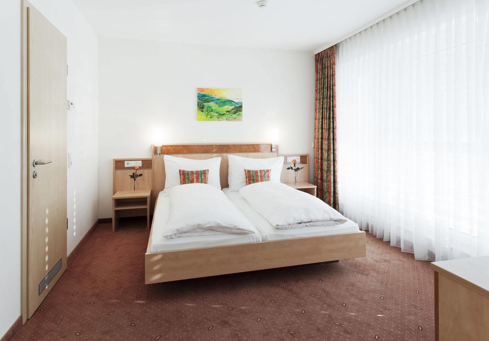 Zeller'S Quartier Hotel Königsbrunn Kültér fotó
